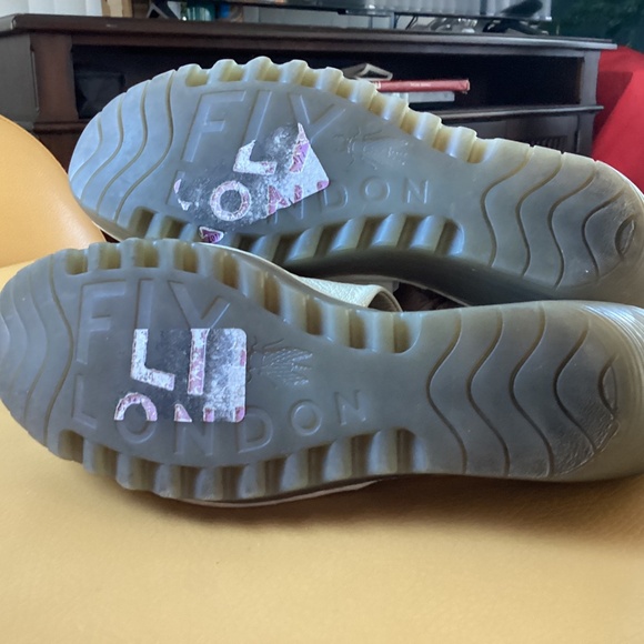 Women’s FLY LONDON ivory shoes size 42 - Picture 5 of 6